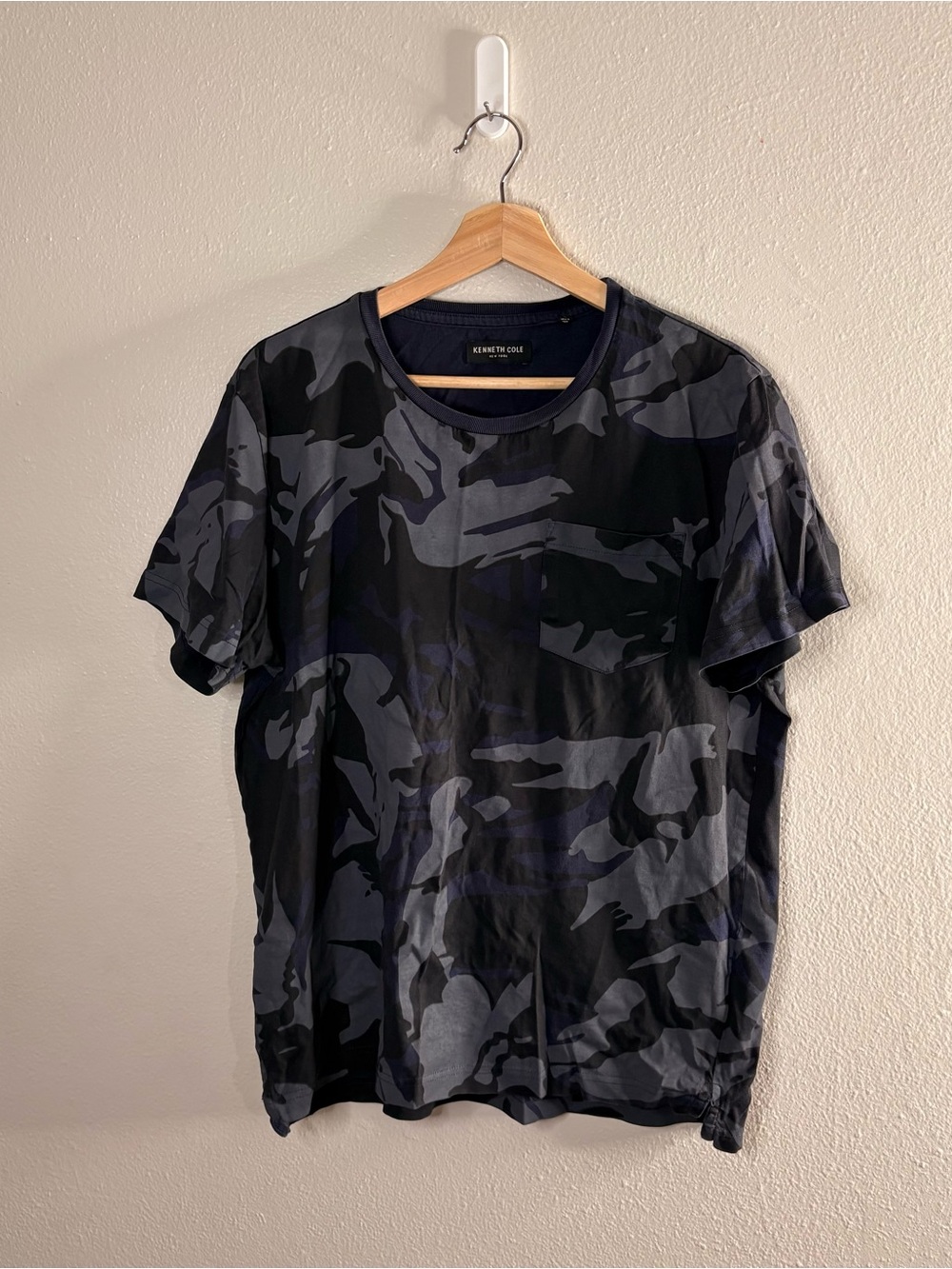 Kenneth Cole Men’s Black & Gray Camo Crew Neck T-Shirt